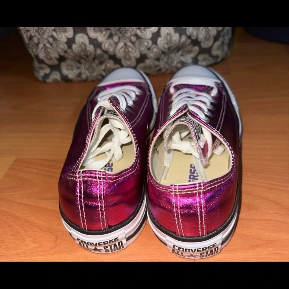 SOLD!! Converse Women’s Chuck Taylor Sneakers in Metallic Magenta. - Picture 6 of 10